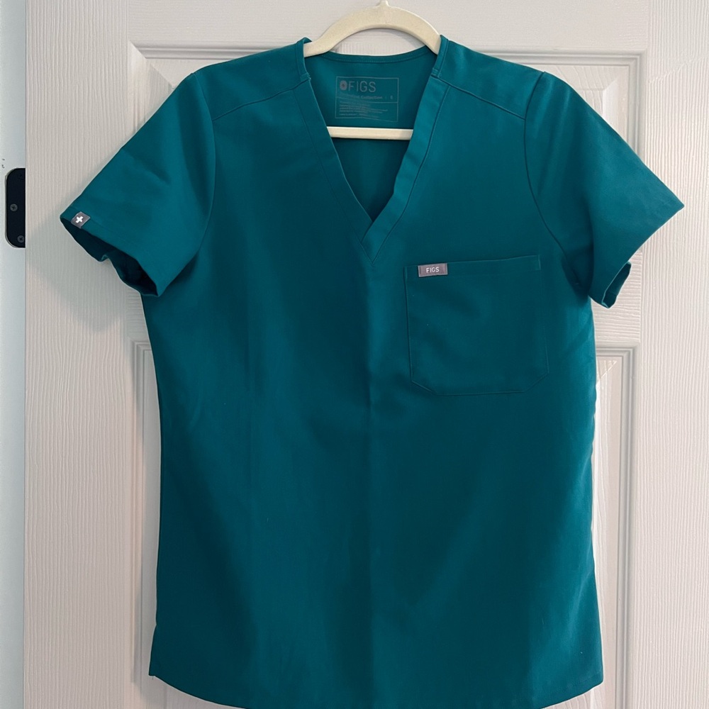 Hunter Green Figs Scrub Top